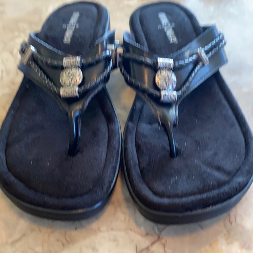 Brand New Minnetonka Black Sandal